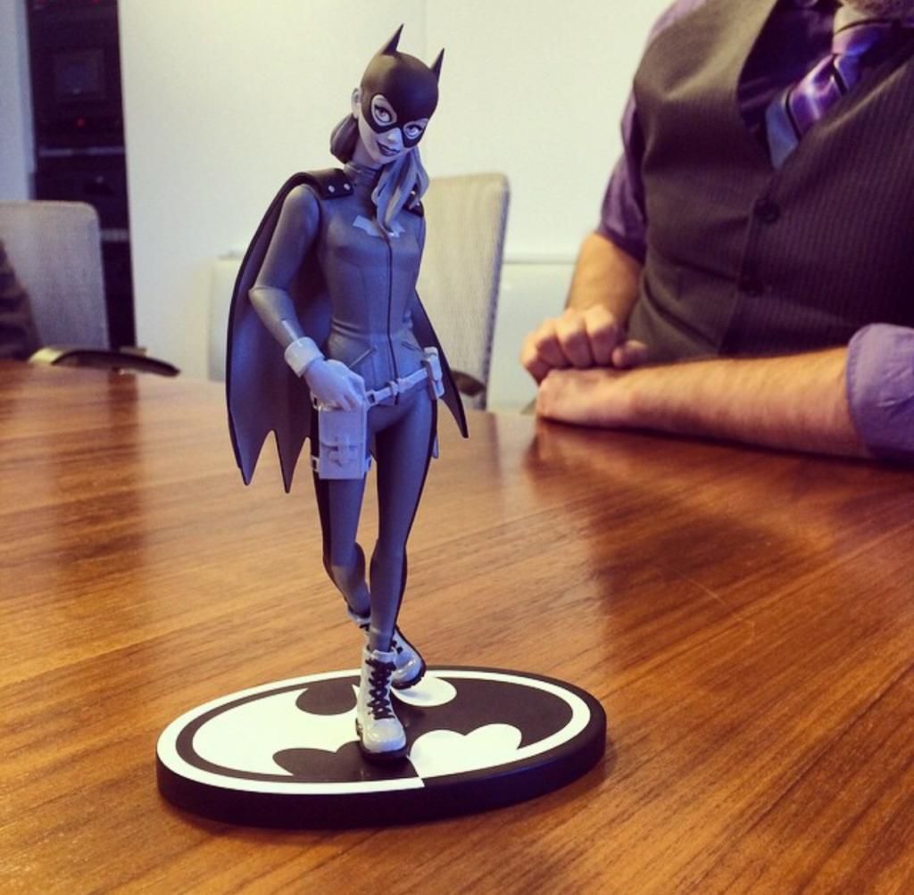 batgirl black and white statue